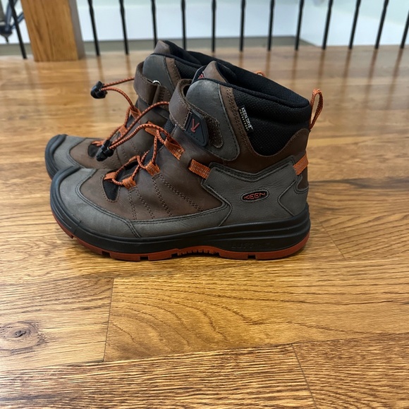 Keen Hiking Boots - Picture 1 of 3